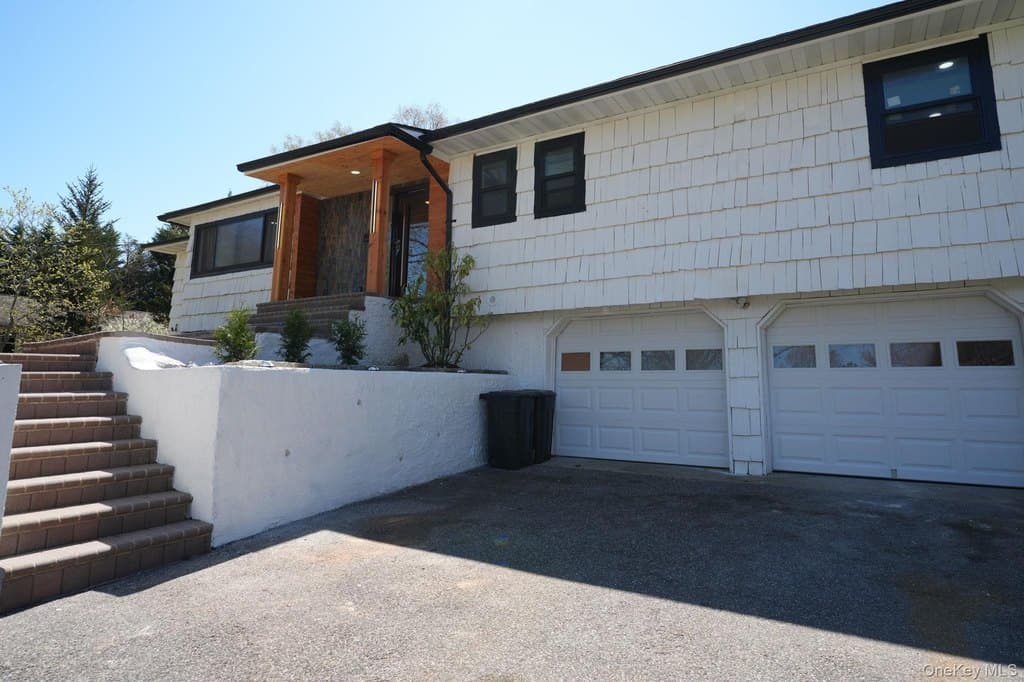 4 bedroom house for sale at 36 Storyland Ln Setauket-East Setauket 11733 - $789,000