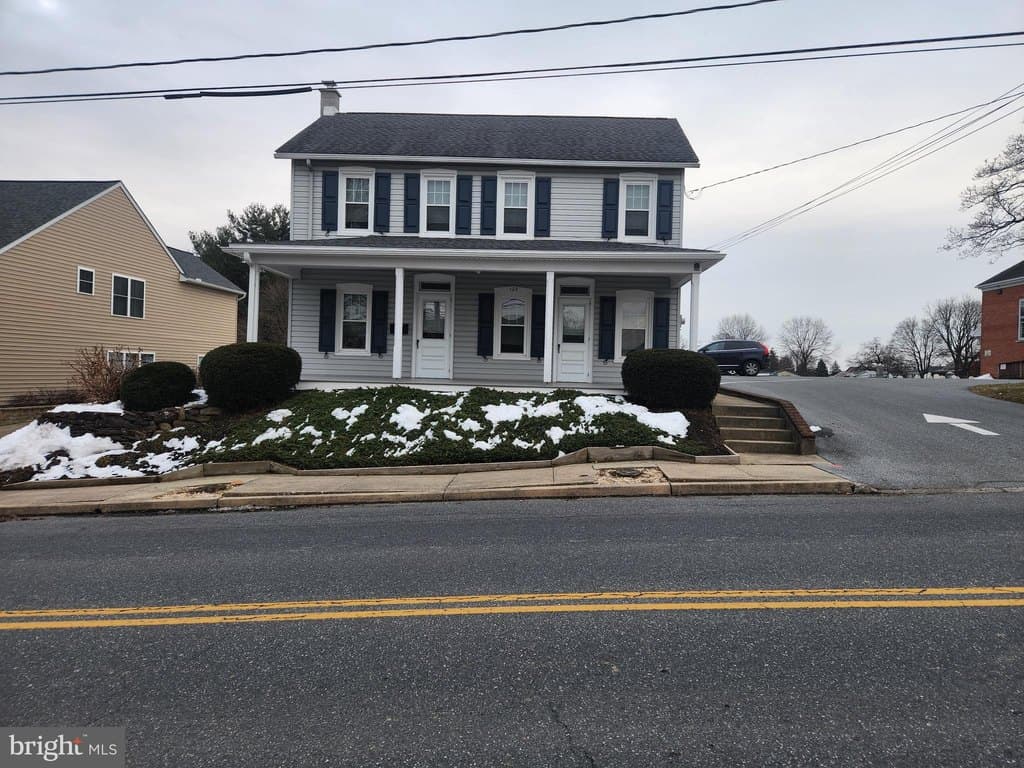 4 bedroom house for sale at 123 N 11th St Akron - $200,000