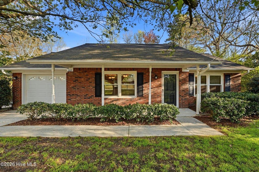 2 bedroom house for sale at 3221 Hemlock Rd Castle Hayne - $290,000