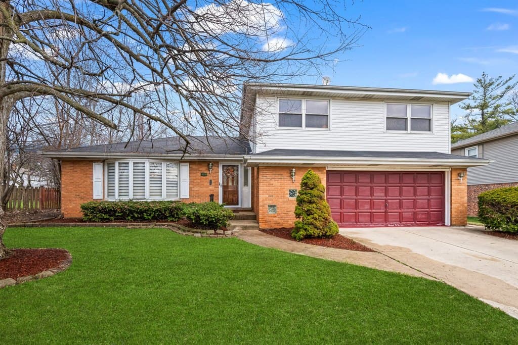 4 bedroom house for sale at 1118 Charlene Ln Schaumburg 60193 - $475,000
