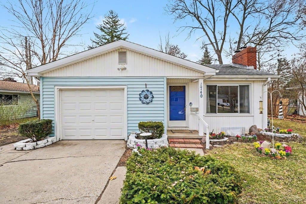 3 bedroom house for sale at 1740 Wilson Ave Saginaw 48638 - $169,900