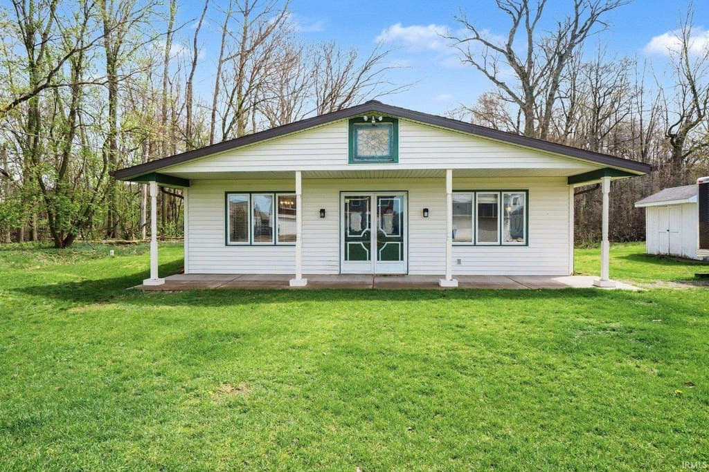 3 bedroom house for sale at 51220 Maplewood Dr Simonton Lake 46514 - $284,900
