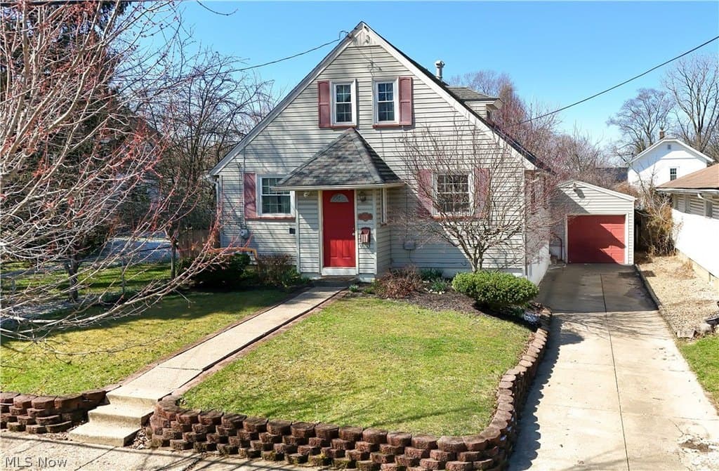 3 bedroom house for sale at 2452 Clara St Cuyahoga Falls 44221 - $199,900