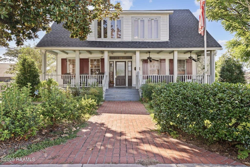 3 bedroom house for sale at 210 N Washington St Abbeville - $210,000