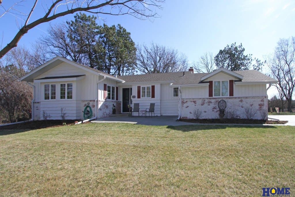 3 bedroom house for sale at 10430 Weeks Dr Lincoln - $539,000