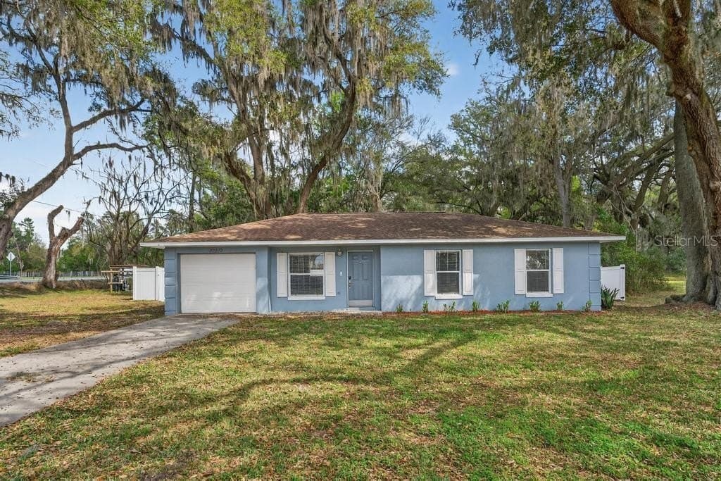 3 bedroom house for sale at 42210 W Lakeview Dr Altoona - $284,000
