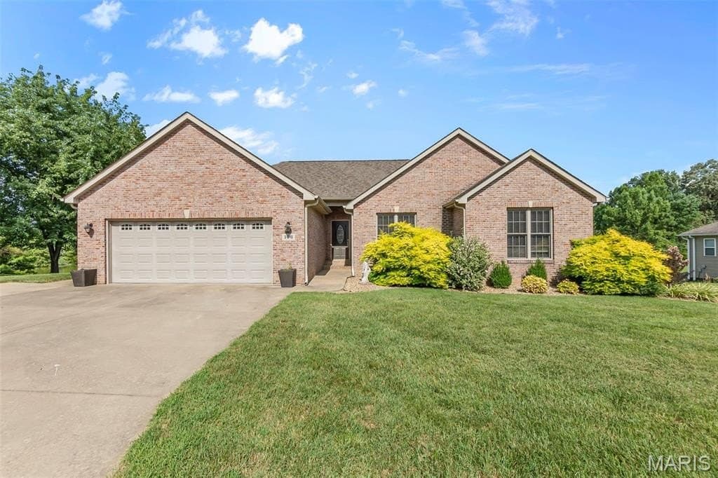 4 bedroom house for sale at 106 Alexis Ln Benton - $399,900