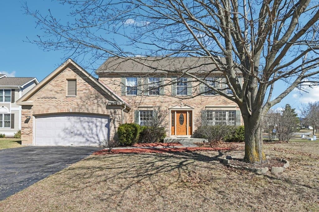 4 bedroom house for sale at 1622 Durham Ct Crystal Lake 60014 - $450,000