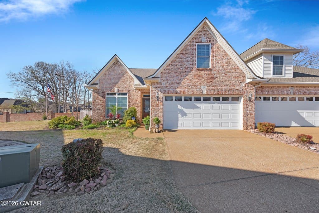 3 bedroom townhouse for sale at 99 Emerald Ridge Cv Jackson 38305 - $345,000