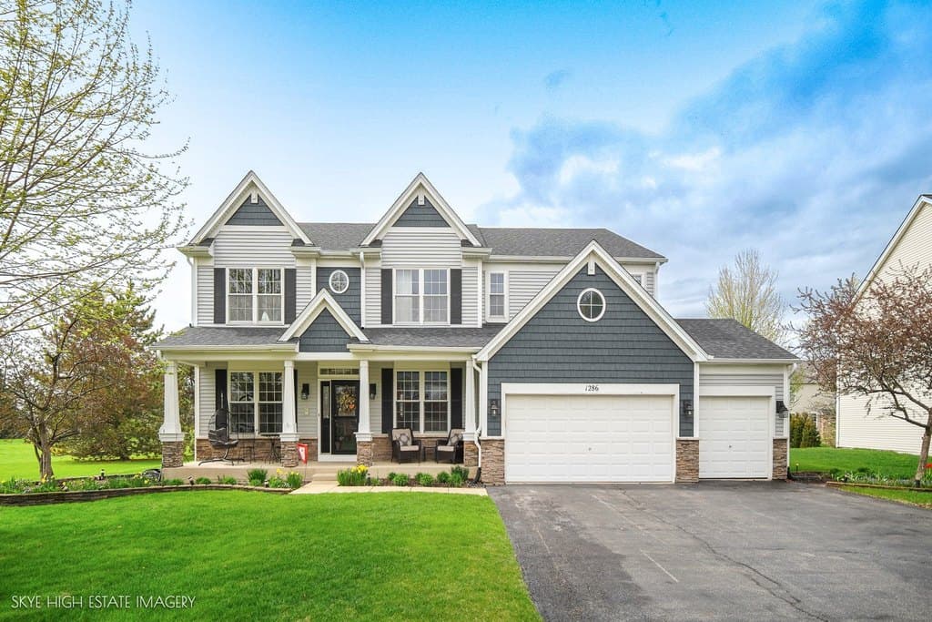 4 bedroom house for sale at 1286 Dorr Dr Sugar Grove 60554 - $600,000