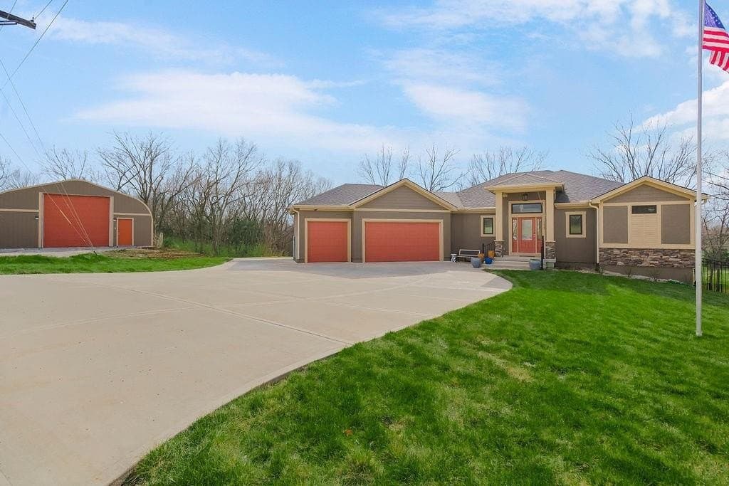 3 bedroom house for sale at 1009 N Independence St Pleasant Hill 64080 - $595,000