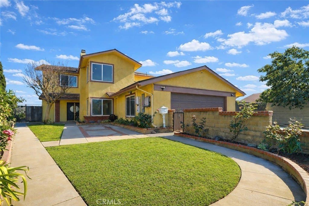 7 bedroom house for sale at 12143 Phoenix Dr Cerritos - $1,699,999