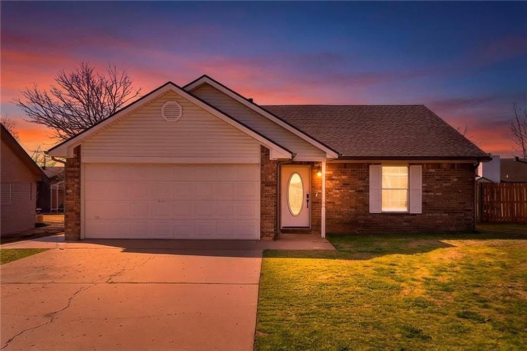 3 bedroom house for sale at 2702 W Margaret St Rogers 72756 - $299,000