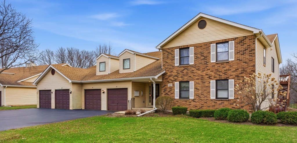 2 bedroom condo for sale at 329 Everett Ave Apt 2B Crystal Lake 60014 - $247,000