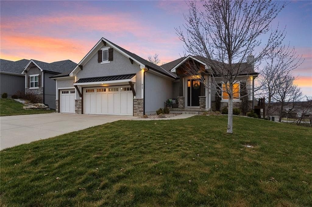 3 bedroom house for sale at 913 SE Wood Ridge Ct Blue Springs - $535,000
