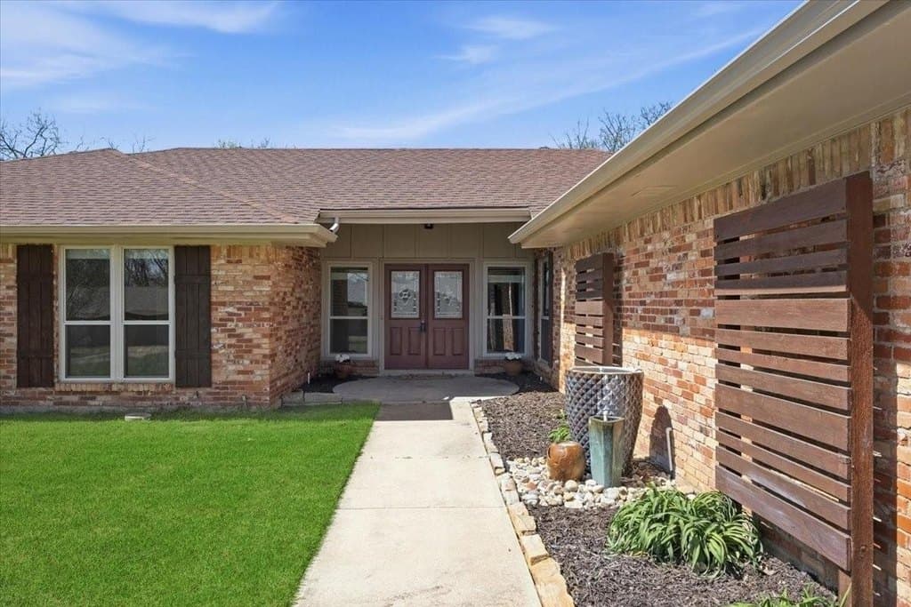 4 bedroom house for sale at 3613 Harber Dr Bedford - $450,000