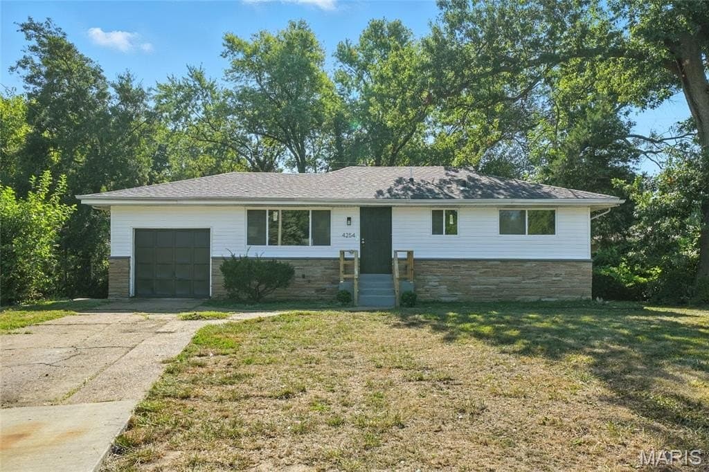 3 bedroom house for sale at 4254 Stambaugh Ct Bel-Ridge - $155,000