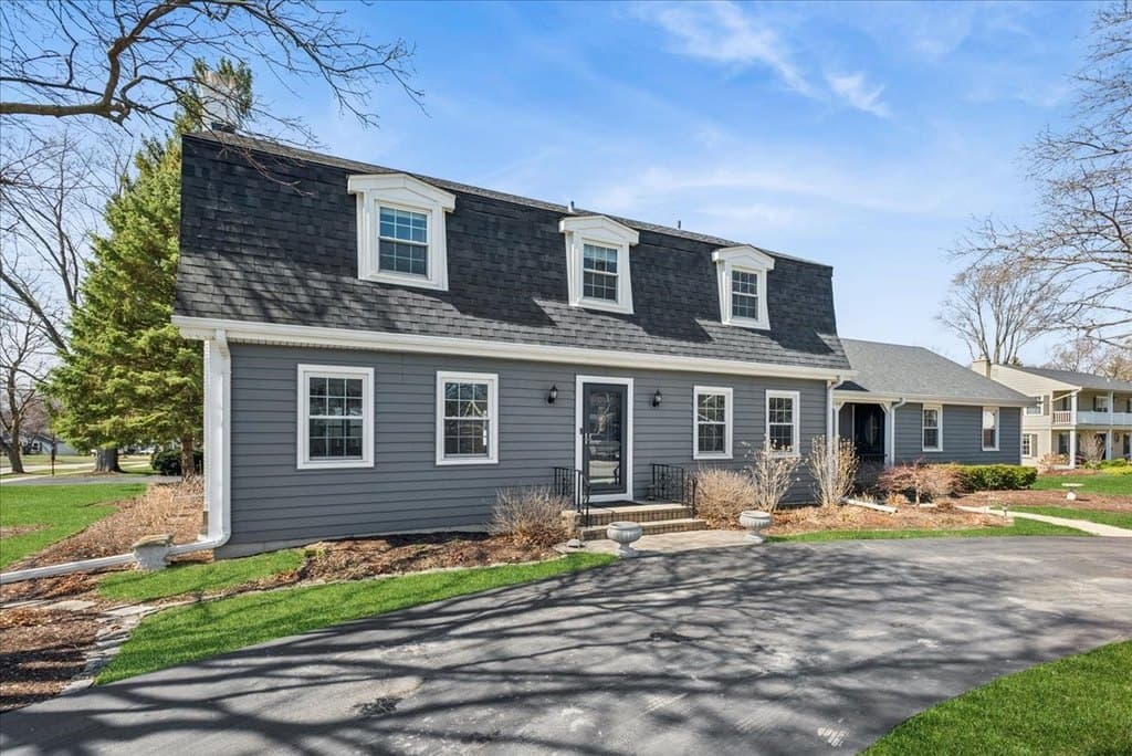 5 bedroom house for sale at 1318 Gamon Rd Wheaton 60189 - $765,000