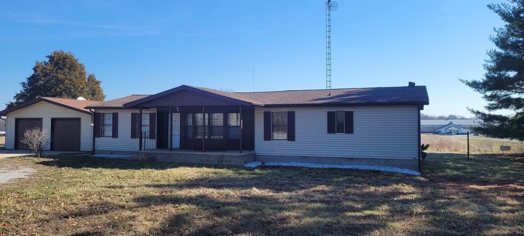 3 bedroom house for sale at 15400 N Heron Ln Bluford - $149,500