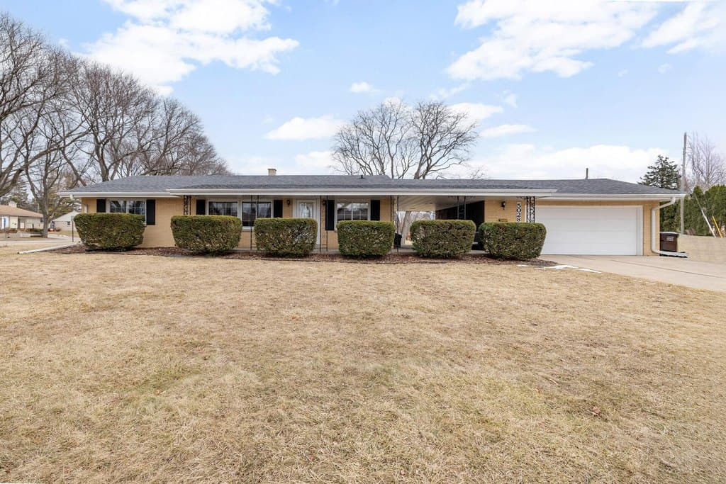 3 bedroom house for sale at 5028 N 131st St Butler - $374,900