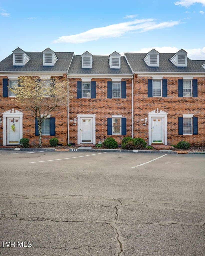 2 bedroom condo for sale at 400 Sunset Dr Apt Q86 Johnson City 37604 - $229,500