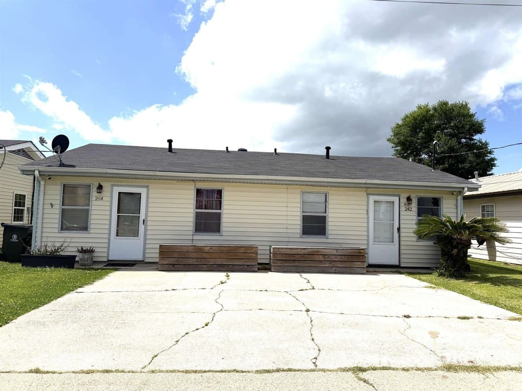 multi-family for sale at 242 244 Saint Peter St Houma 70363 - $110,000