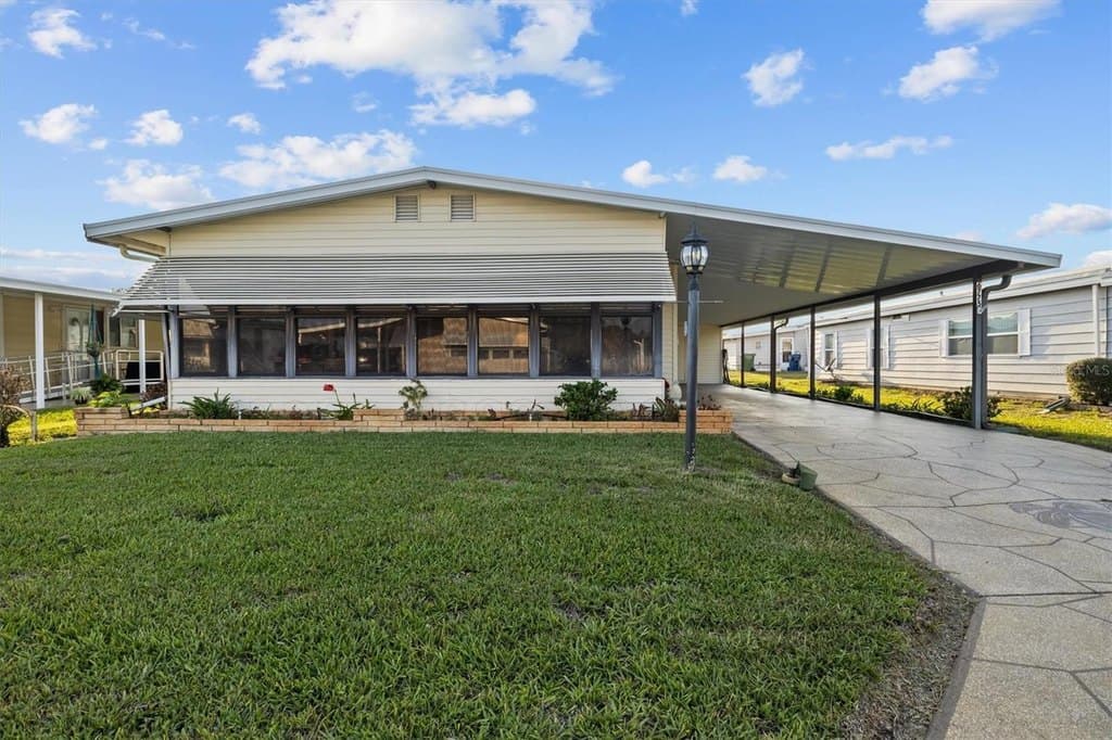 3 bedroom mobile home for sale at 6775 Brentwood Dr NE Winter Haven 33881 - $136,900