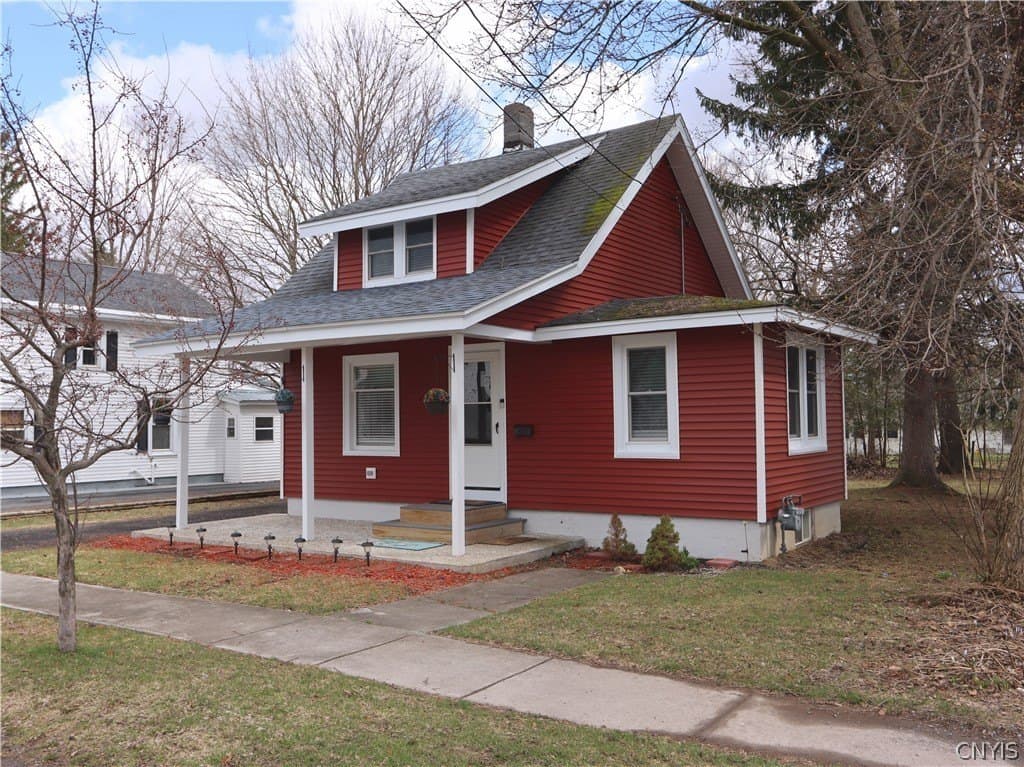 2 bedroom house for sale at 35 Wardwell St Adams - $179,000