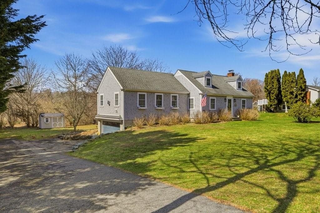 3 bedroom house for sale at 403 Valley Rd Middletown 02842 - $789,000
