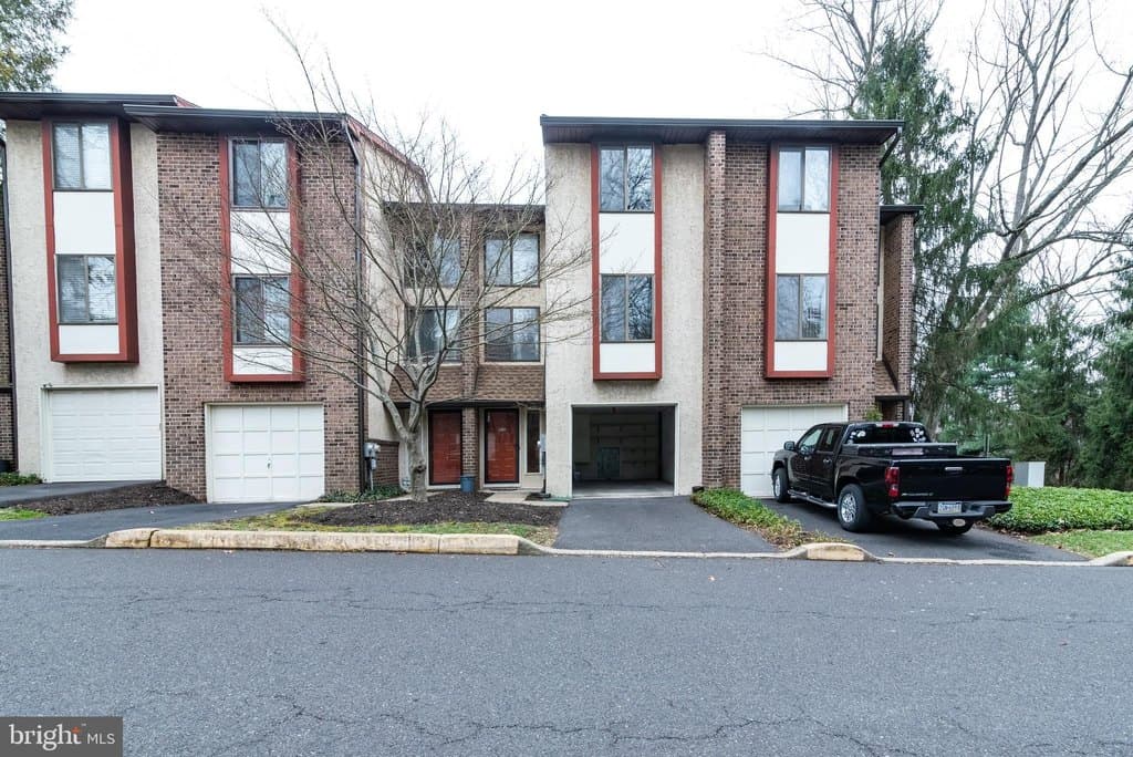 2 bedroom condo for sale at 9-2 Aspen Way Doylestown 18901 - $385,000