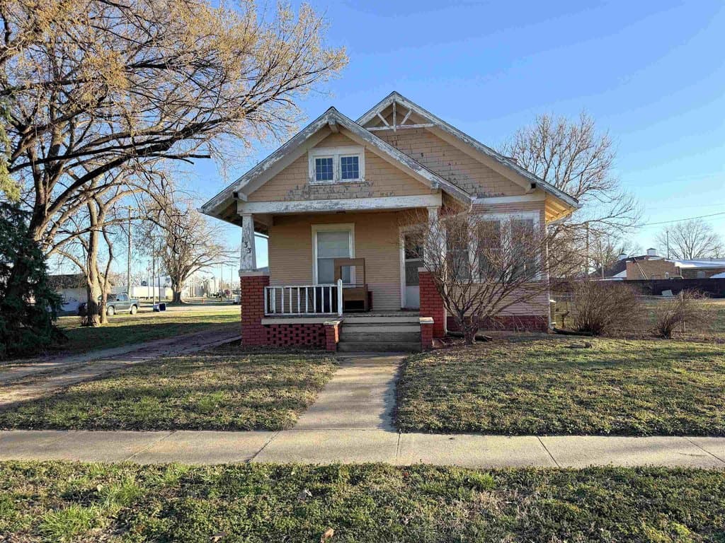 2 bedroom house for sale at 133 E 2nd St Assaria - $95,000