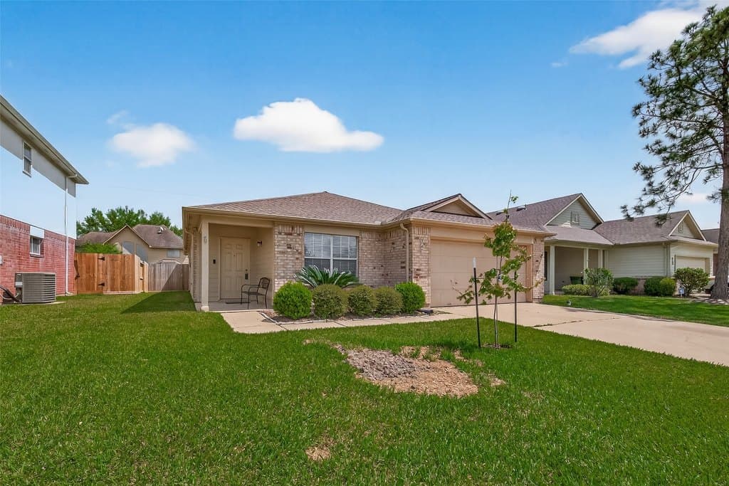 3 bedroom house for sale at 3107 Centennial Village Dr Pearland 77584 - $269,000