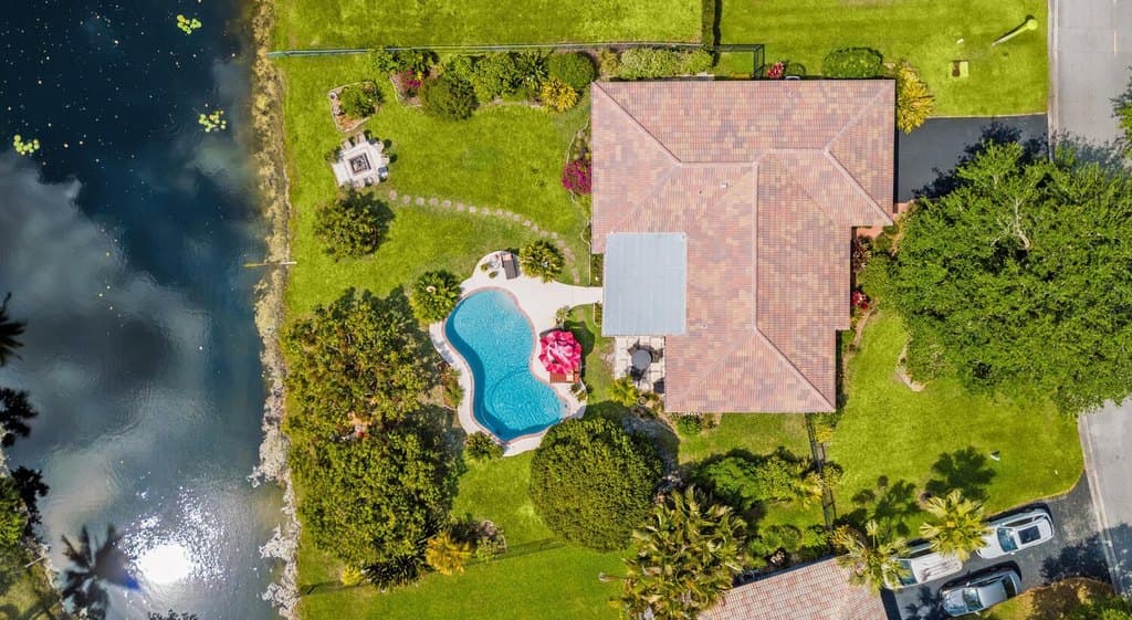 4 bedroom house for sale at 10170 NW 39th Ct Coral Springs - $845,000