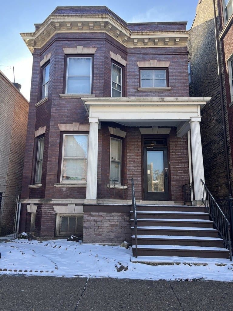 4 bedroom house for sale at 911 W Diversey Pkwy Chicago - $949,000