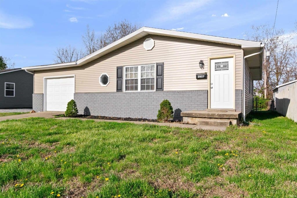 3 bedroom house for sale at 2607 Hawthorne Ave Evansville - $159,000