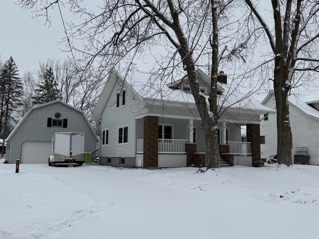 4 bedroom house for sale at W2450 Main St Bonduel - $269,900