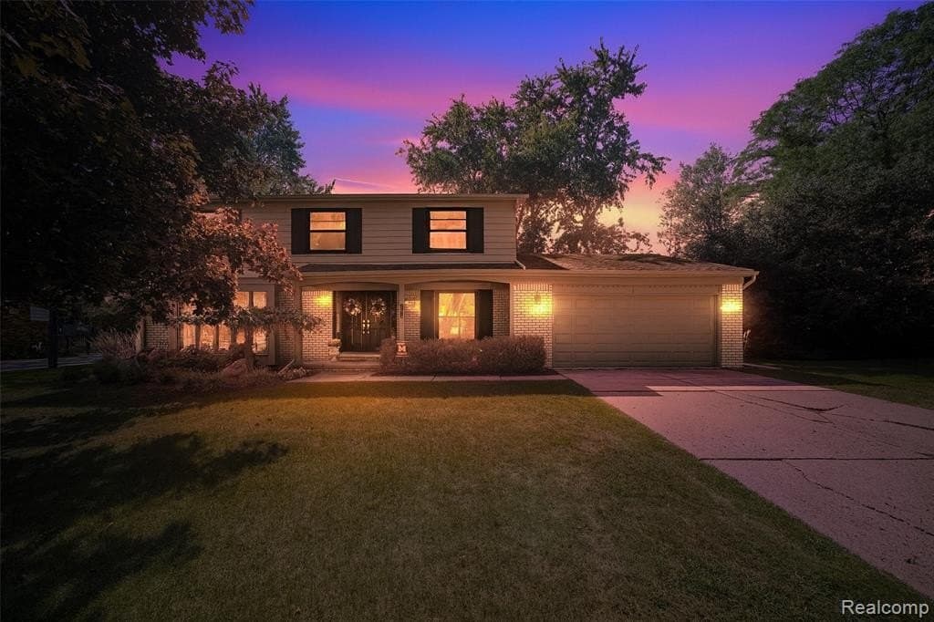 5 bedroom house for sale at 31018 Pickwick Ln Beverly Hills - $575,000