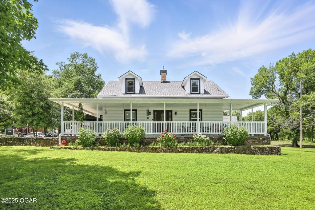 3 bedroom house for sale at 25327 Central Ave Airport Drive - $380,000