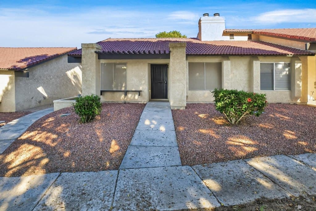 3 bedroom condo townhome rowhome coop for sale at 2045 S 14th Ave Unit 6 Yuma 85364 - $219,000