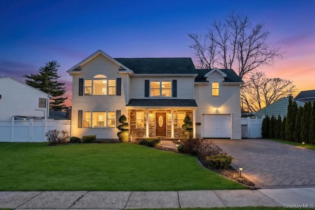 4 bedroom house for sale at 4312 Ava Rd Bethpage - $949,999