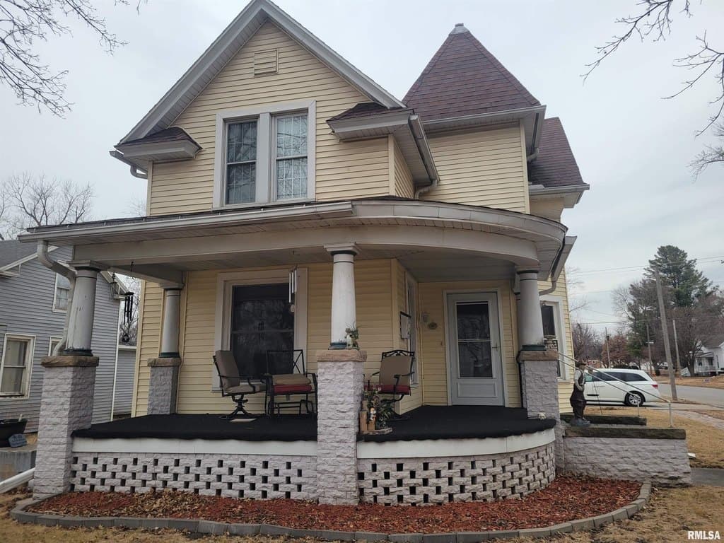 5 bedroom house for sale at 394 E Hurst St Bushnell - $115,000