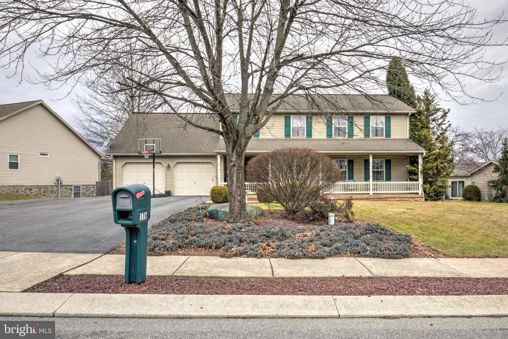 4 bedroom house for sale at 176 Fairway Dr Bowmansville - $450,000
