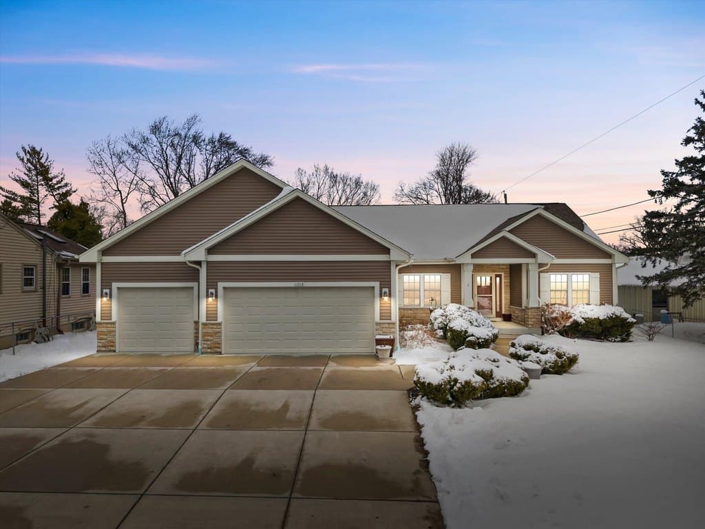 3 bedroom house for sale at 12718 W Colfax Pl Butler - $424,900