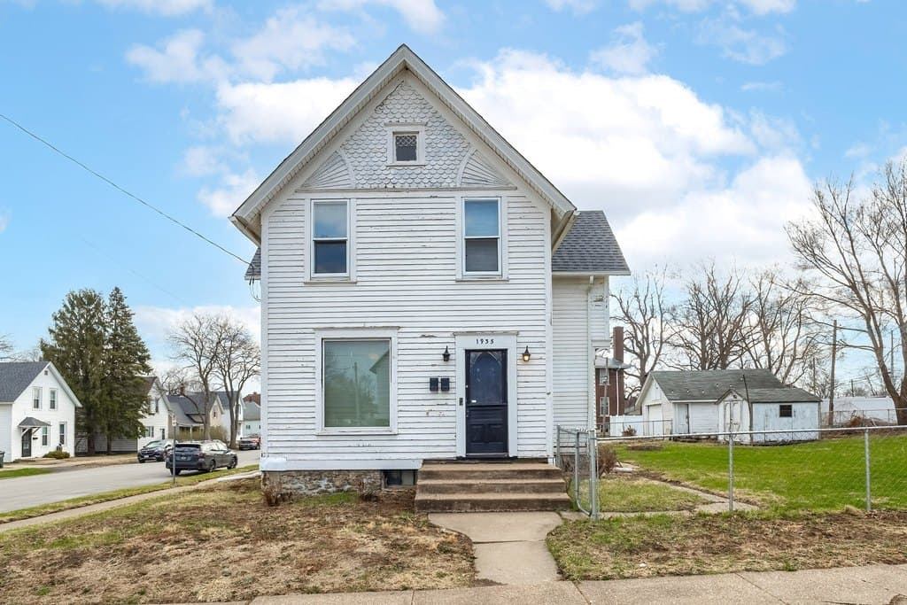 4 bedroom multi-family for sale at 1935 N Sturdevant St Davenport 52804 - $112,000