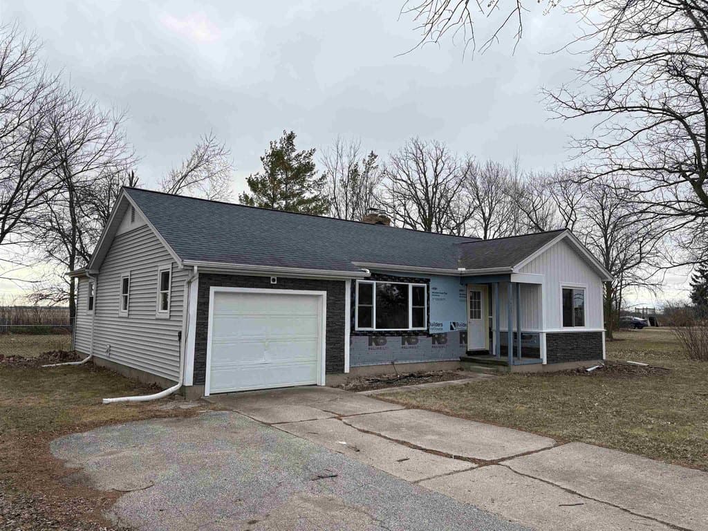 2 bedroom house for sale at 2688 N Portsmouth Rd Saginaw 48601 - $120,000