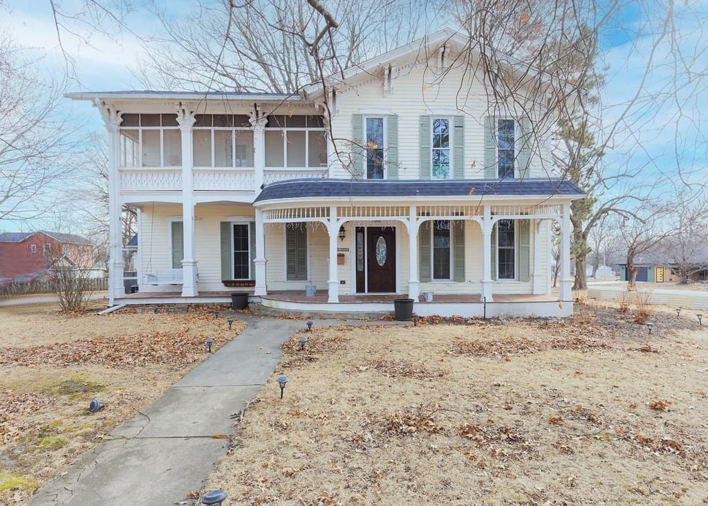 3 bedroom house for sale at 708 S College Ave Aledo - $182,500
