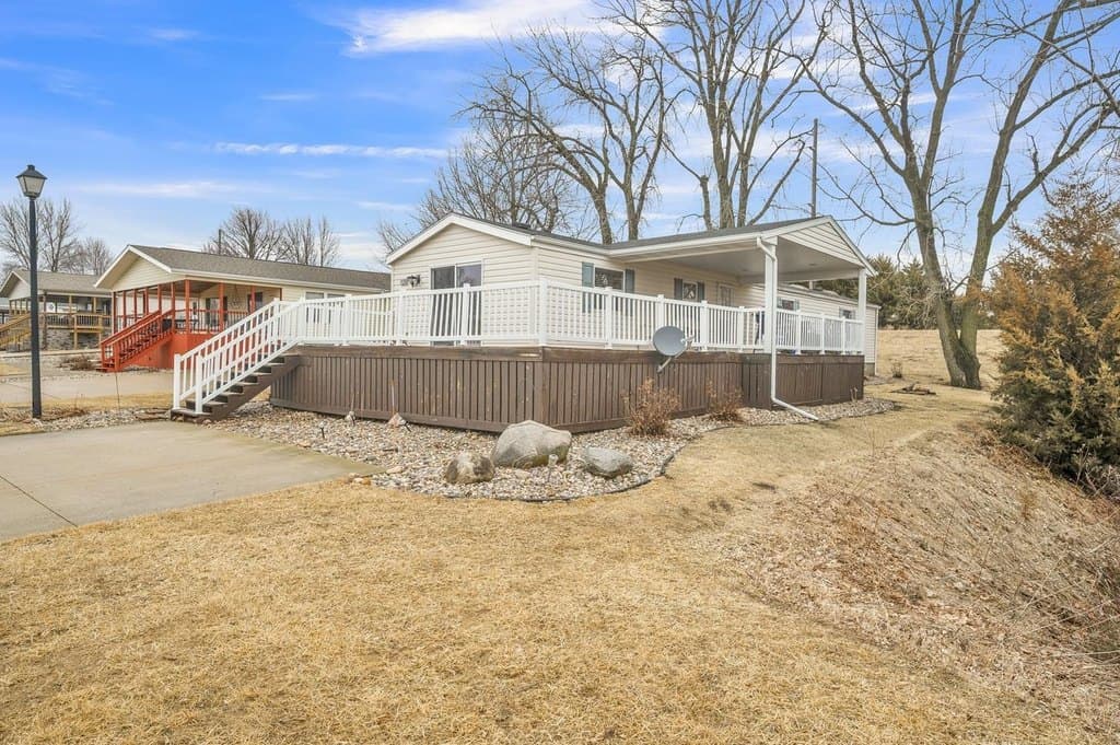 3 bedroom mobile home for sale at 1206 Wood Duck Rd Arnolds Park - $299,000