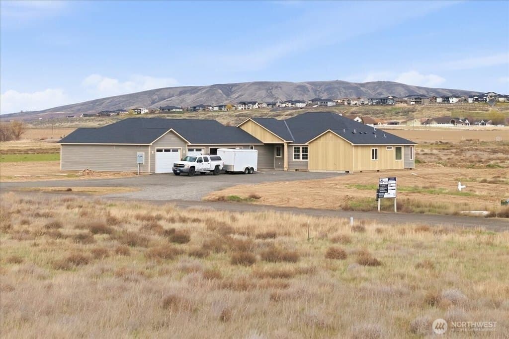 4 bedroom house for sale at 10535 S 674 Prse Benton City - $1,200,000