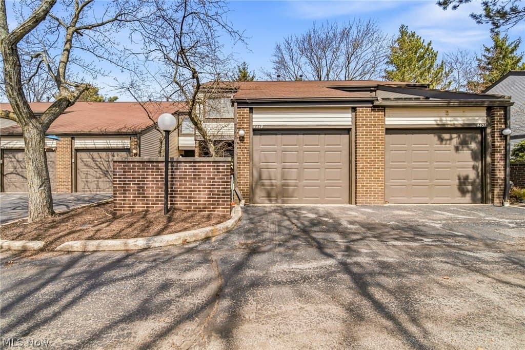 3 bedroom condo for sale at 4449 Cushing Ln Richmond Heights 44143 - $128,500