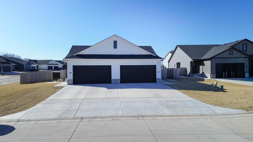 4 bedroom house for sale at 5333 Pinecrest Ct N Bel Aire - $225,000
